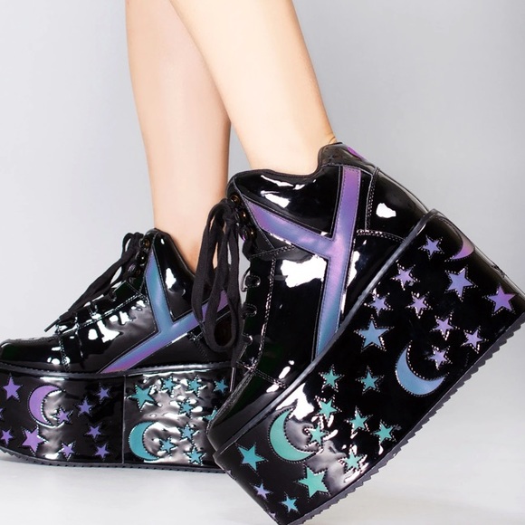 Qozmo Moon & Star Platform in Black Reflective - Picture 2 of 7